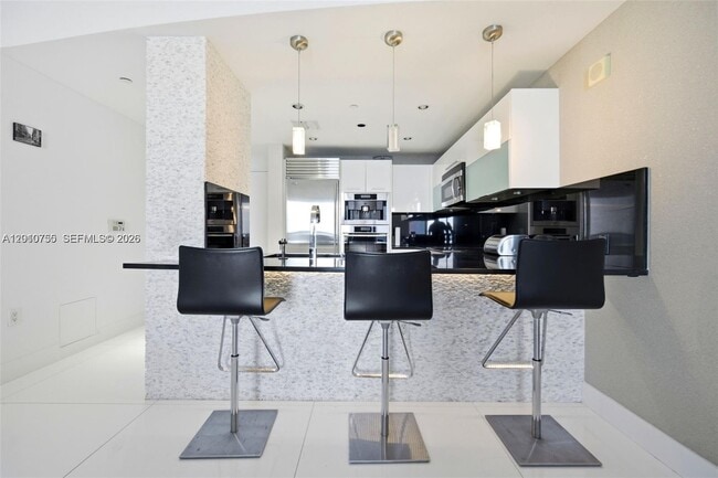 Building Photo - 17121 Collins Ave