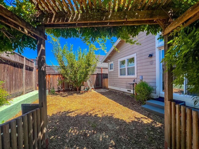 Building Photo - Spacious Single-Level 3-Bedroom Home in Desirable North Napa