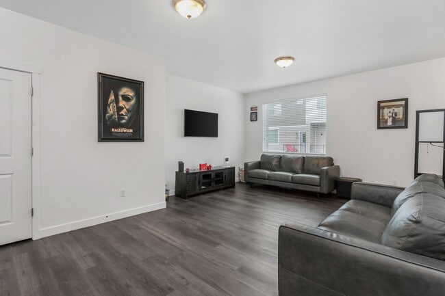 Building Photo - 3677 Golden Sky Ln