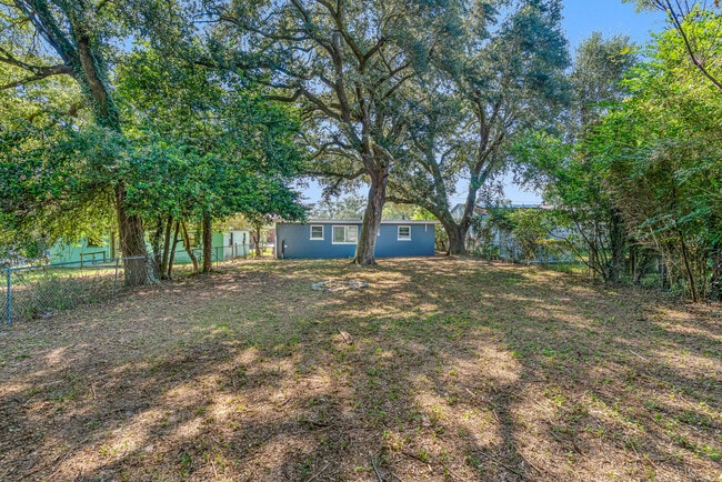 Building Photo - 711 Crestview Ave