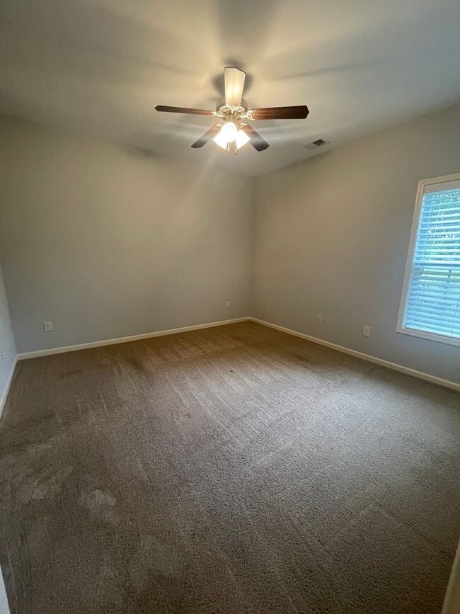 Building Photo - Charming 2 Bed, 2 Bath Home with Garage