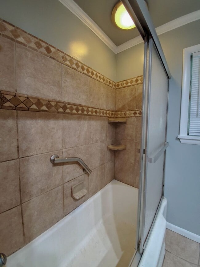 Building Photo - 4 Bedroom 2 bath Home in Shawnee