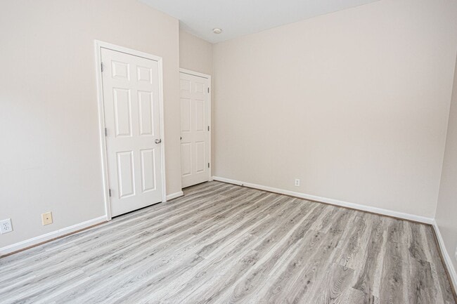 Building Photo - Stunning Two Bedroom, Two Bathroom Apartme...