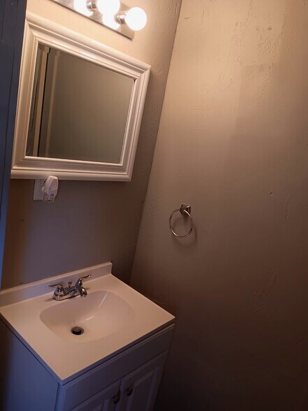 Building Photo - 411 E Harrison Ave