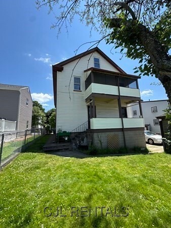 Building Photo - 33 Evans St