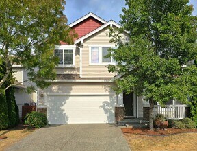 Building Photo - Charming Single Family 4 Bed/2.5 Bath Home...
