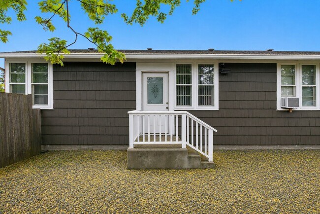 Building Photo - 7959 SE 64th Ave