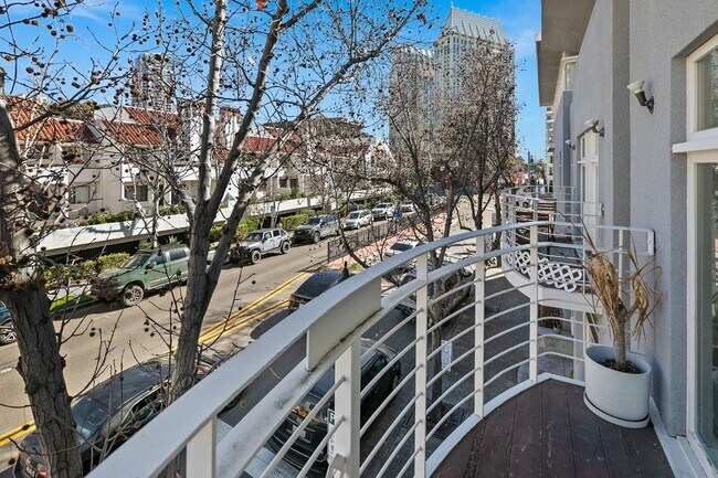 Building Photo - Modern 3 Bedroom Townhouse with Prime Location on Kettner Boulevard in San Diego