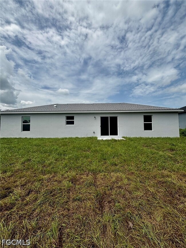Building Photo - 709 Ledge St