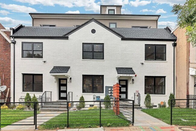 Building Photo - 1130 Penn St NE