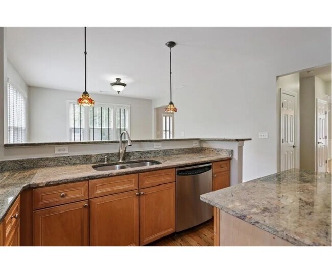 Building Photo - Charming 3BR Townhome in Atlanta