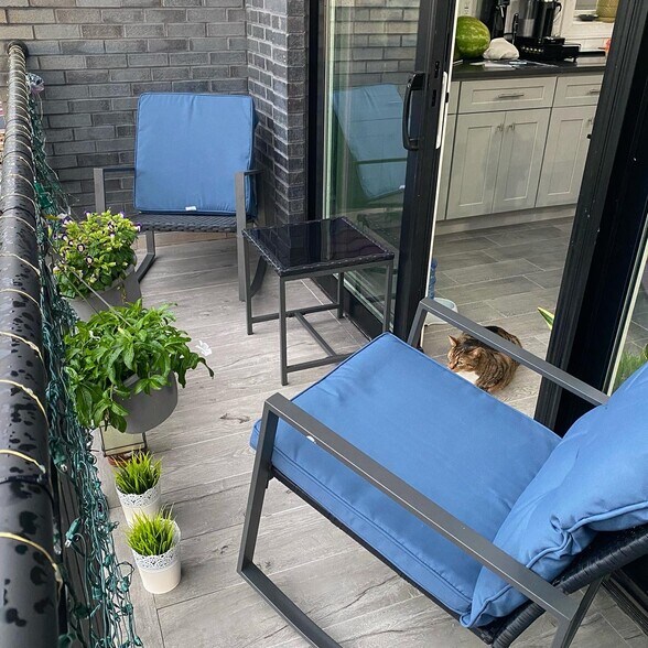 Building Photo - 37 Spruce St