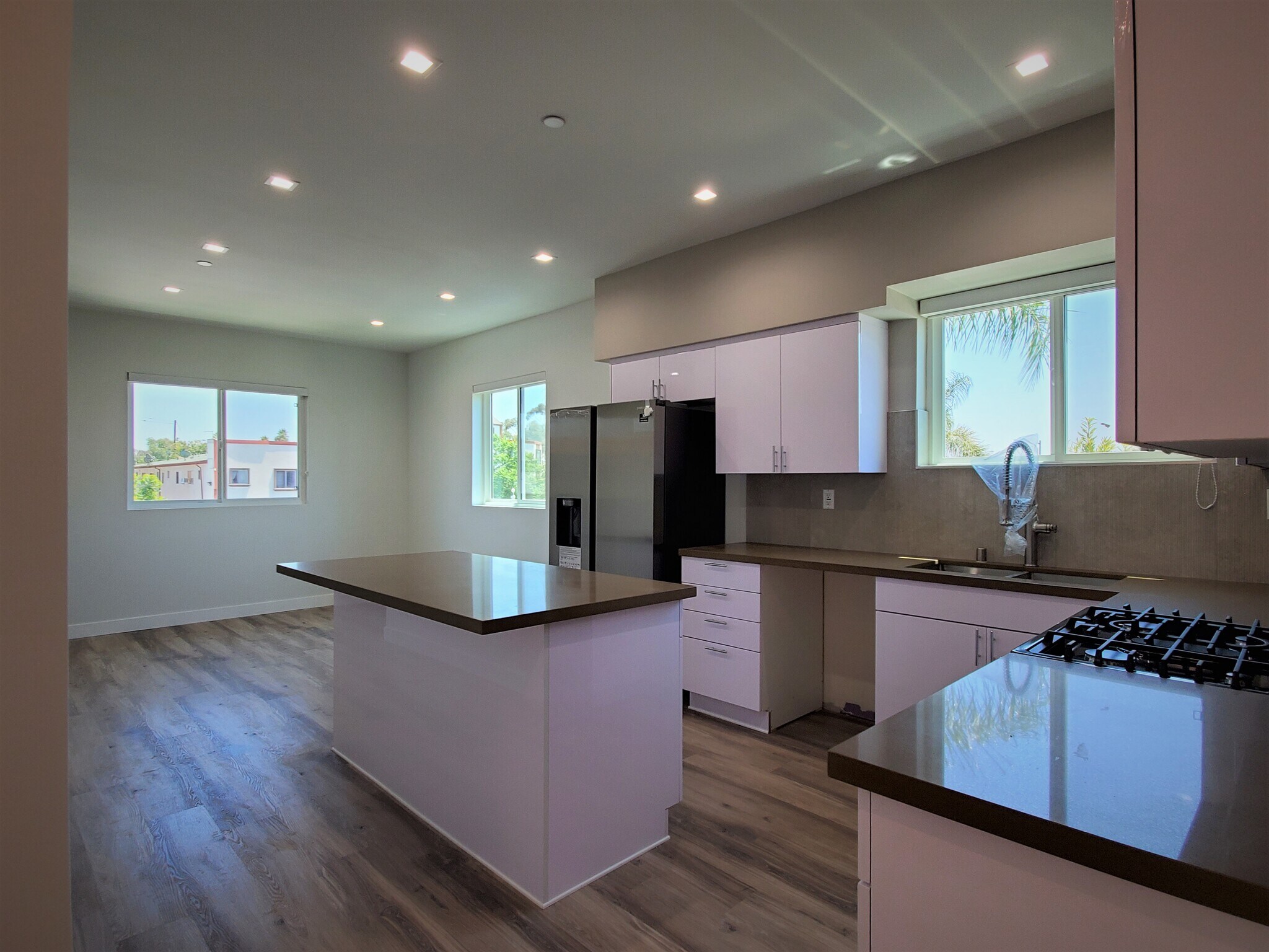 Building Photo - 2337 S Crenshaw Blvd