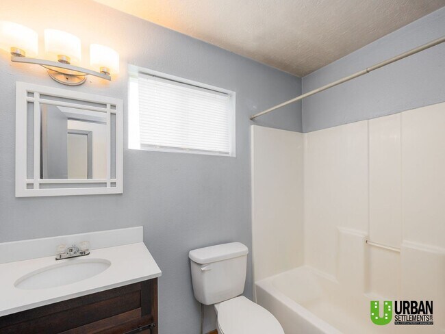 Building Photo - South Hill Gem! Spacious 3 Bedroom Home with Garage