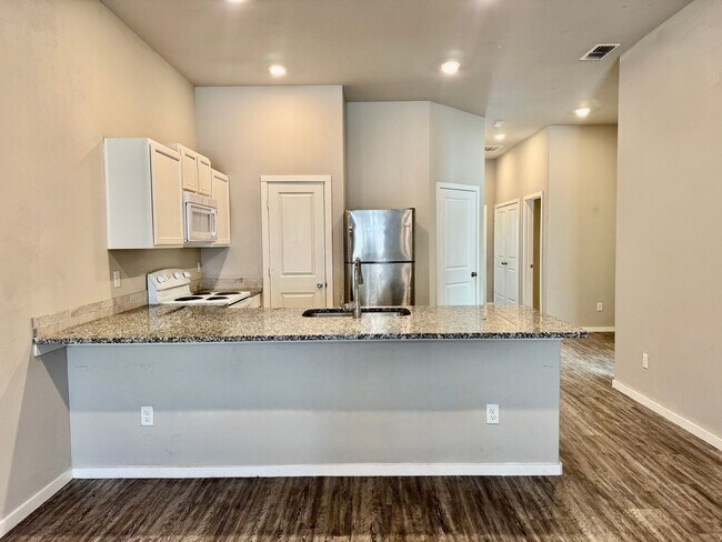 Building Photo - 2121 N Avenue J