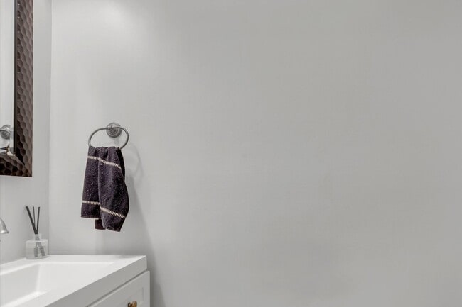 Building Photo - 854 Cambridge Pl