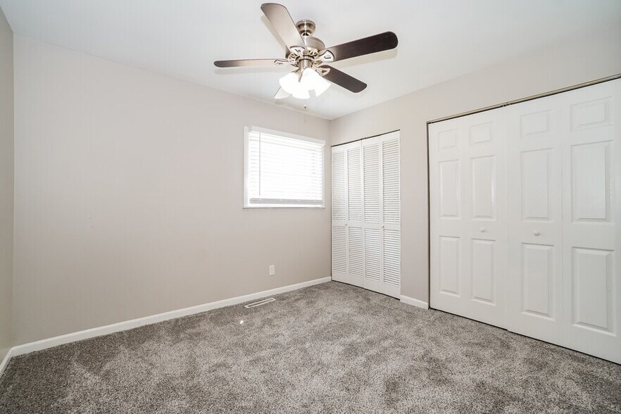 Building Photo - 1261 Grovewood Dr