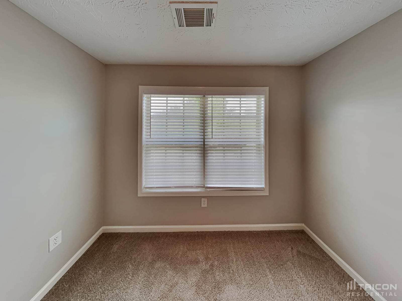 Building Photo - 1032 Wedgewood Ct NE