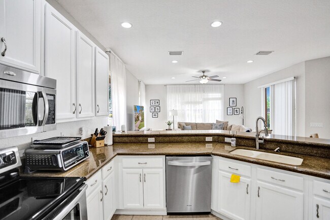 Building Photo - 8876 Sandy Crest Ln