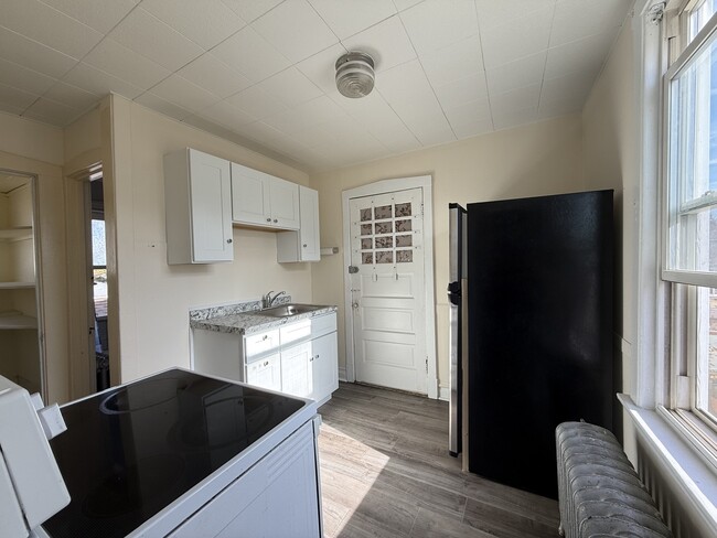 Building Photo - 2053 N Kenneth Ave