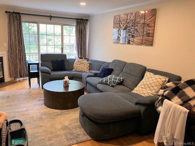 Building Photo - 1404 Pondcrest Ln