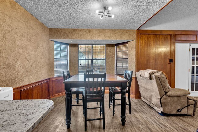 Building Photo - 6935 Amber Dr