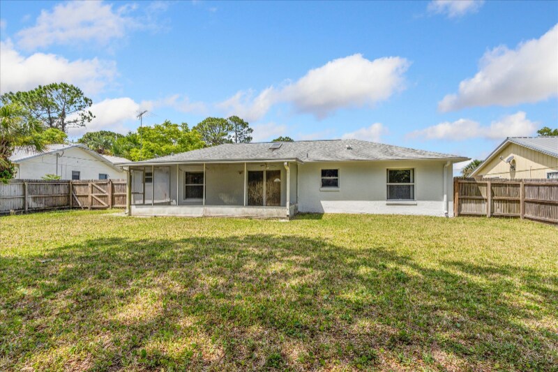 Building Photo - 311 Pine Tree Dr