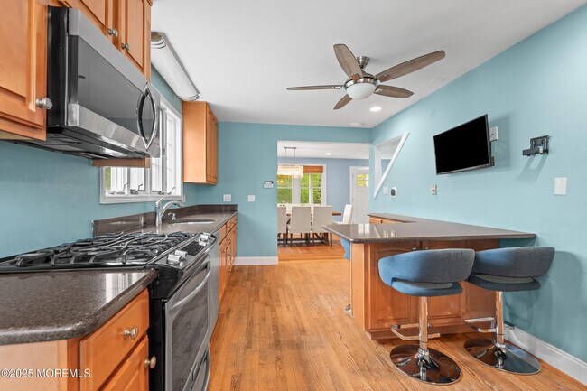 Building Photo - 250 Alpern Ave