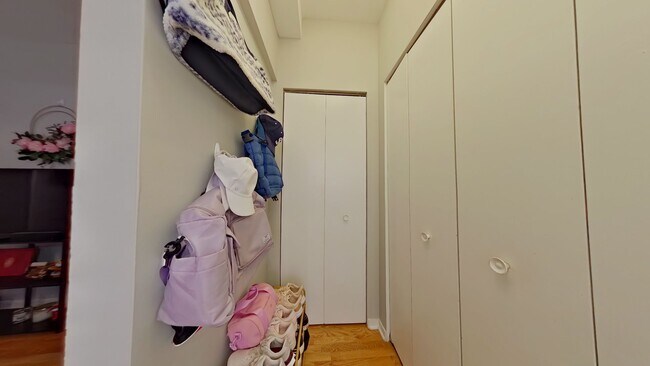 Interior Photo - 734-44 W. Aldine