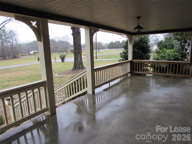 Building Photo - 2725 Sloop Rd