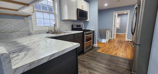 Building Photo - 442 New York Ave