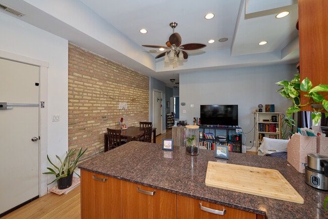 Building Photo - 5711 N Kimball Ave