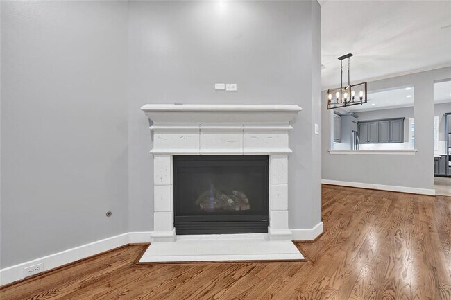 Building Photo - 210 Breezy Way