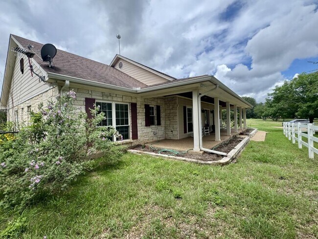 Building Photo - 465 Austin Hines Dr