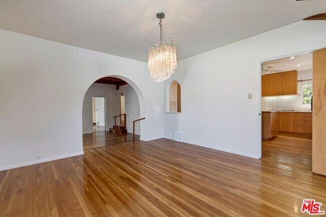 Building Photo - 921 24th St