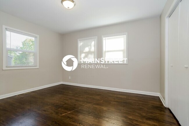 Building Photo - 3 Bedroom Pet-Friendly Home in Grandview, MO with Main Street Renewal