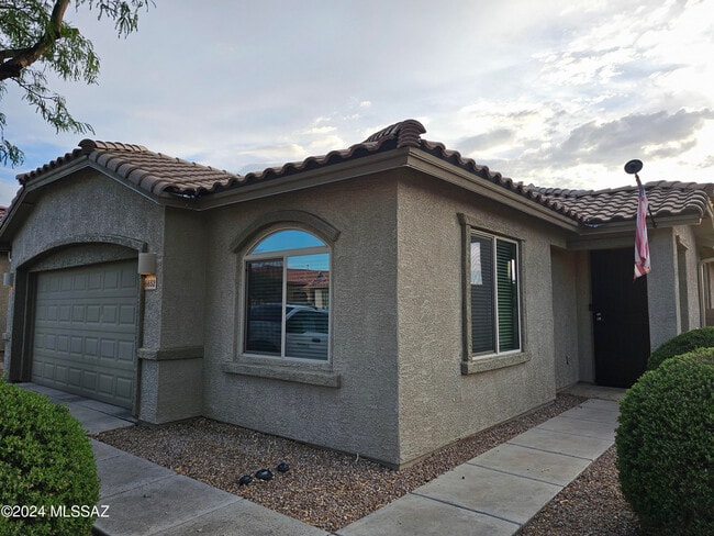 Building Photo - 6652 W Fishermans Dr