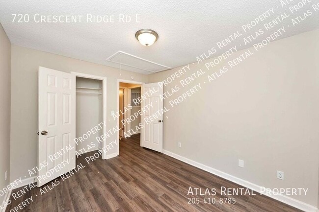 Building Photo - 720 Cres Rdg E Rd