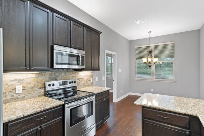 Building Photo - 10104 Longhorn Skyway