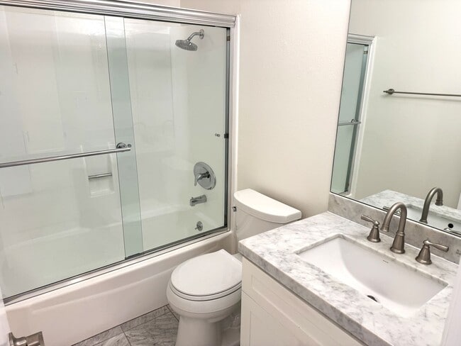 Building Photo - Bright and breezy, updated 2+2 condo in Playa Del Rey, fireplace, pool