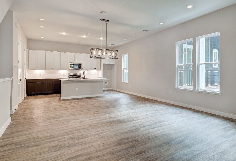 Building Photo - 3809 Valley View Rd