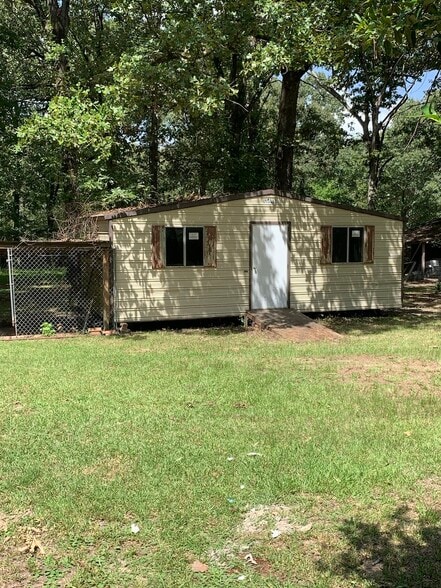 Massive shed out back to lock up tools/equipment. - 1903 Ginnett Rd