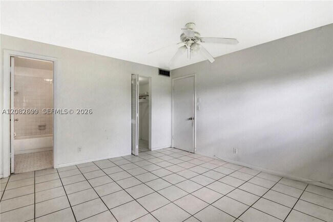 Building Photo - 7831 N Colony Cir