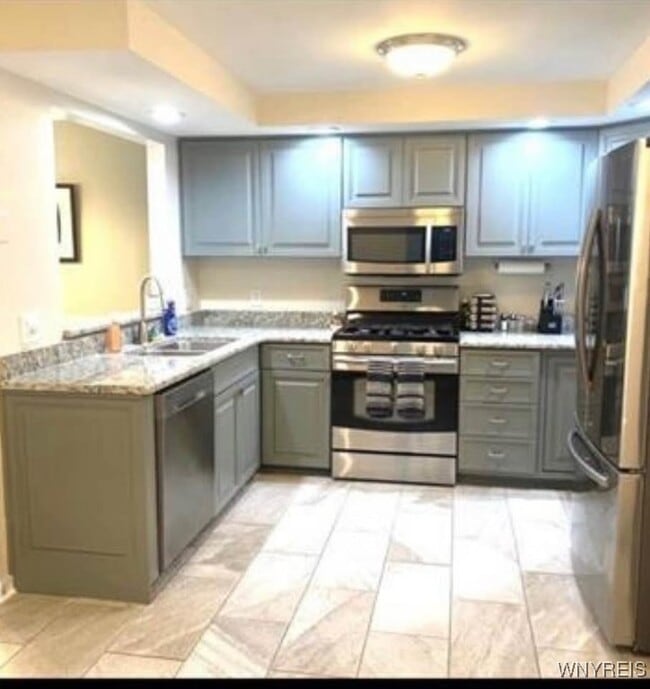 Primary Photo - 32 N Hill Dr