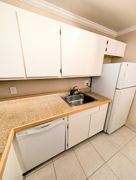 Building Photo - 2738 Oak Rd