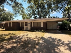 Building Photo - 810 Glencrest Ln