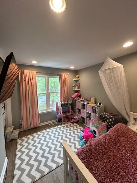Building Photo - 448 Saint Giles Ct