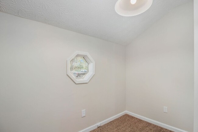 Building Photo - 3 bdrm, 2.5 bath in Stonecrest