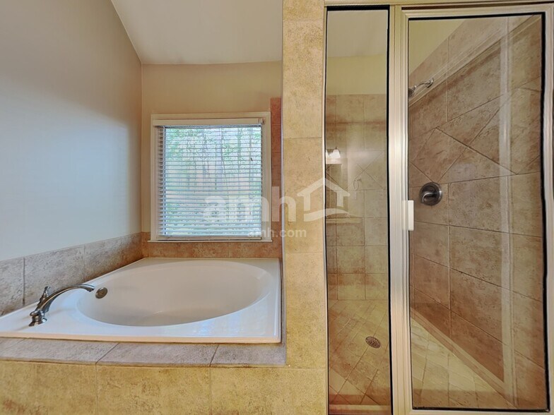 Building Photo - 2235 Saluda Ln NW