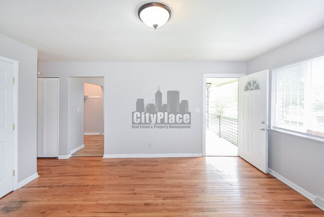 Building Photo - 1213 Taylor Dr E